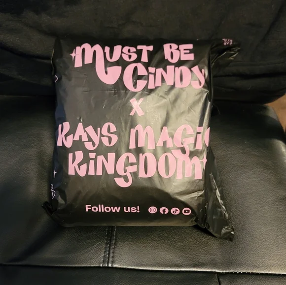 Mustbecindy x Kays Magic Kingdom - Picture 2 of 3